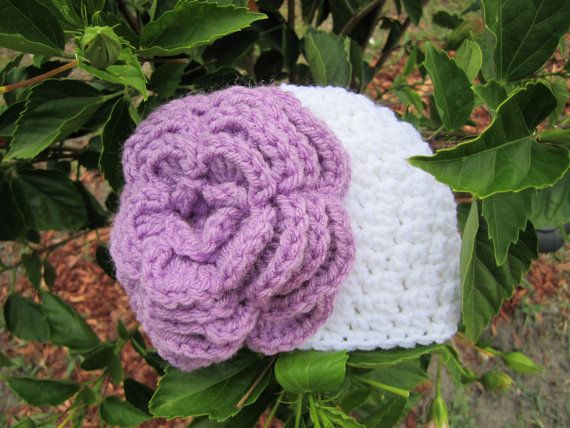 TOQUINHA NEWBORN COM FLOR GRANDE